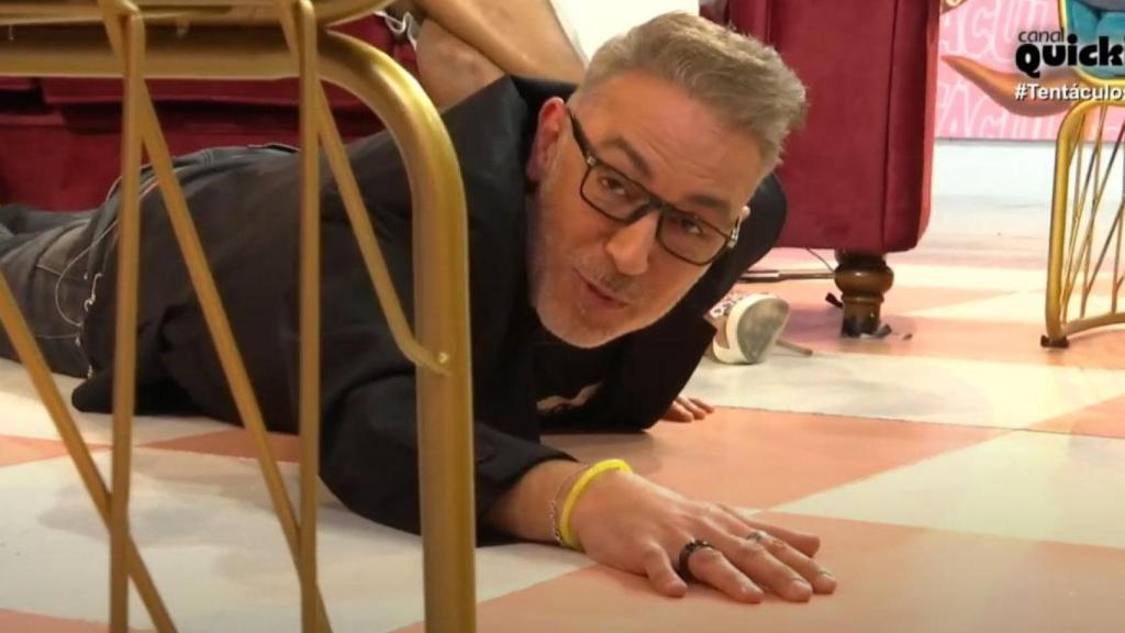 Kiko Hernández se tiró al suelo en 'Tentáculos' para pedir a Raquel Bollo que se baje.