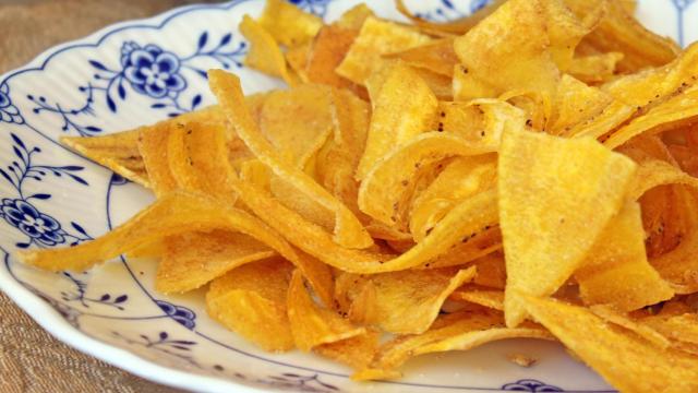 Chifles o chips de plátano, como los de Portoviejo.