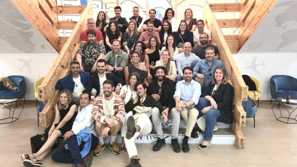 La promoción del 2000 de Obradoiro se reencuentra en el colegio