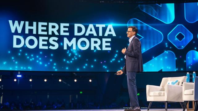 Sridhar Ramaswamy, CEO de Snowflake, durante la 'keynote' principal del Snowflake Summit 2025.