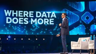 Sridhar Ramaswamy, CEO de Snowflake, durante la 'keynote' principal del Snowflake Summit 2025.