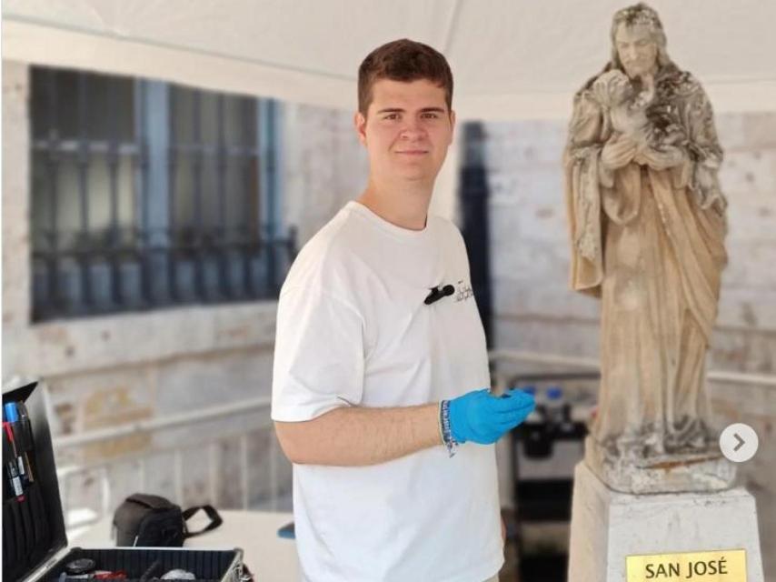 Juan Mayorga Carrión junto a San José