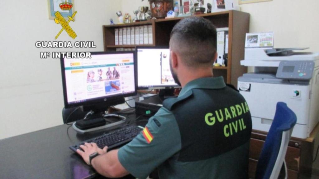 La Guardia Civil de Sanxenxo (Pontevedra) investiga a tres jóvenes por una estafa de más de 10.000 euros