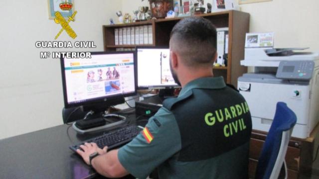 La Guardia Civil de Sanxenxo (Pontevedra) investiga a tres jóvenes por una estafa de más de 10.000 euros