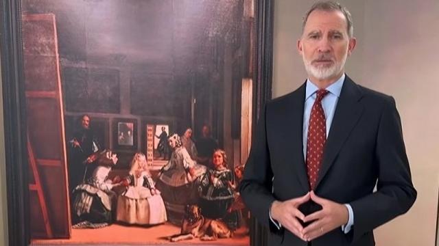 El Rey Felipe VI explicando 'Las meninas' para un vídeo del Museo del Prado.