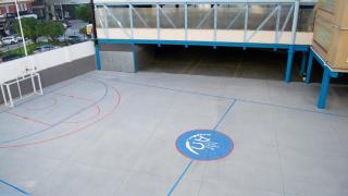 Patio del colegio Hogar de Santa Margarita.