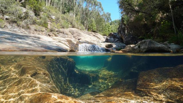Piscina natural que forma el cauce del río Tamuxe