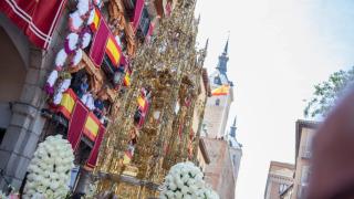 Flores en la plaza de Zocodover durante el Corpus.
