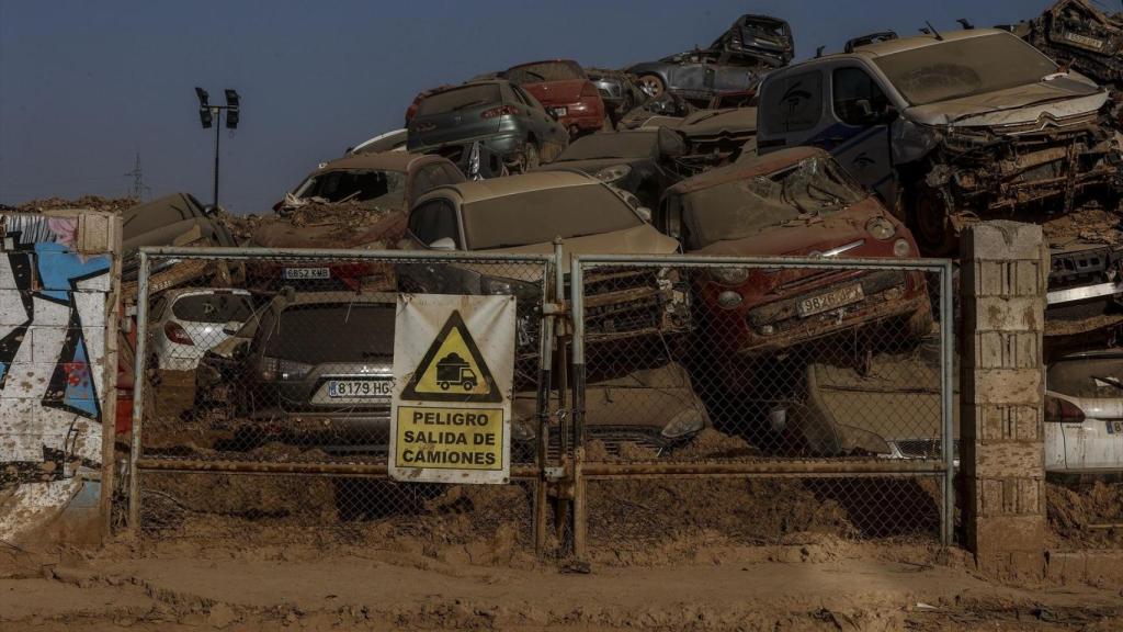Desguace de vehículos tras la dana. Rober Solsona / Europa Press