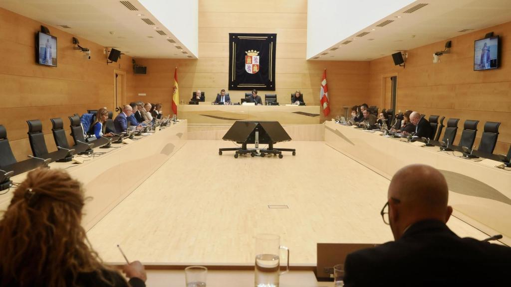 Imagen de archivo de una reunión de la Comisión de Industria, Comercio y Empleo de las Cortes de Castilla y León
