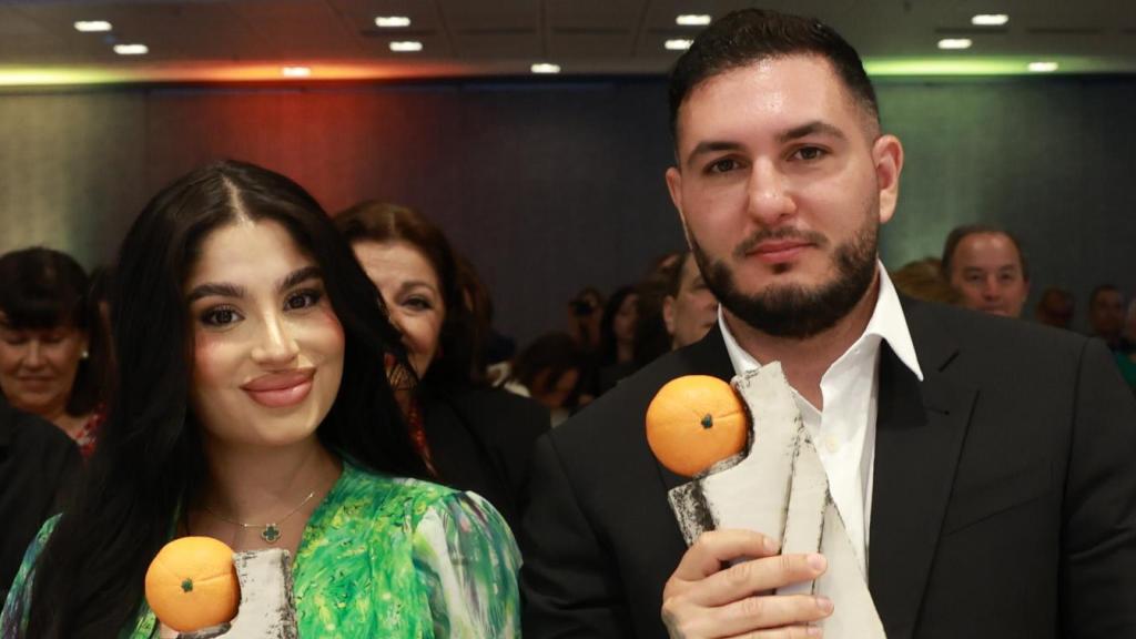 Omar Montes y Lola Romero en la gala de los Premios Naranja y Limón 2025.