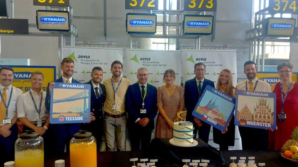 Representantes de Aena y Ryanair en la presentación de las nuevas rutas en Málaga.