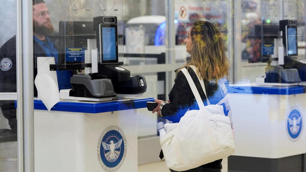 Estas medidas buscan agilizar los procesos para migrantes que han estado fuera del país.