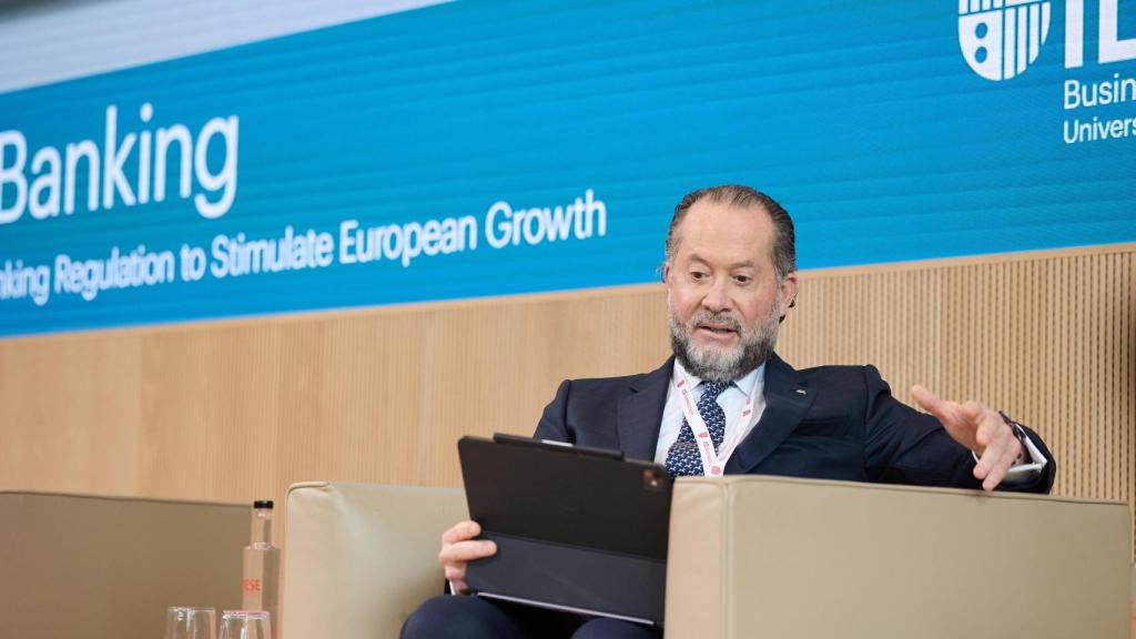 Juan Carlos Escotet, presidente de Abanca, durante su intervención en el foro bancario del IESE.