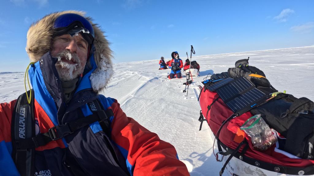 Quitín Mira se toma una fotografía con la barba congelada por las bajas temperaturas.