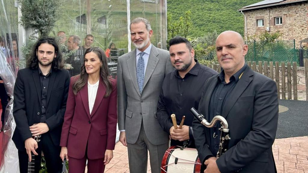 Álvaro Lozano, Sergio Portales y Luis Antonio Pedraza, con los reyes Felipe y Letizia