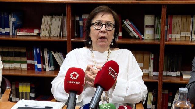 Cristina Dexeus, presidenta de la Asociación de Fiscales, en rueda de prensa en Sevilla.