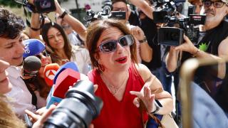 Leire Díez este martes a su llegada a la sede del PSOE en la calle Ferraz.