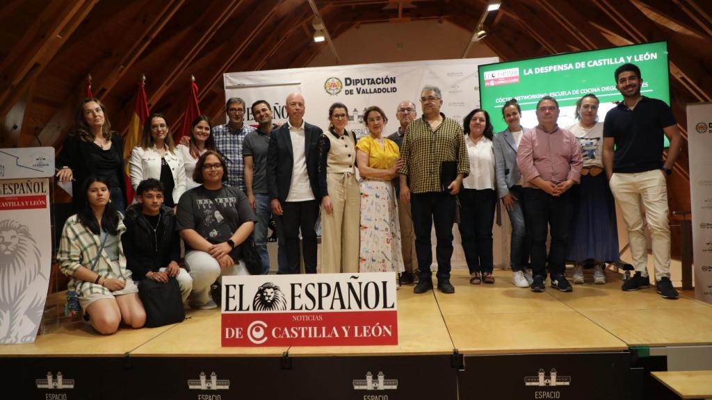 Los alumnos de cocina de la Escuela Diego de Praves de Valladolid en el I Foro la Despensa de Castilla y León.