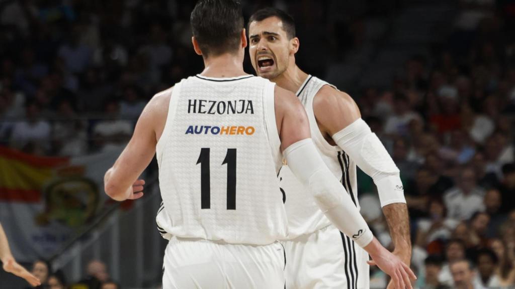 Hezonja y Abalde celebran un punto.