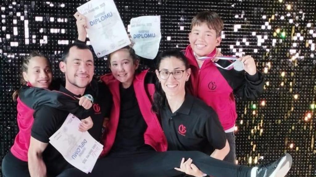 Foto junto a los entrenadores.