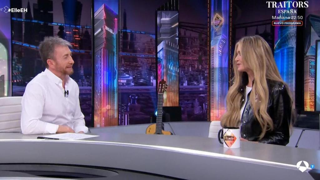 Elle Macpherson y Pablo Motos en 'El Hormiguero'.