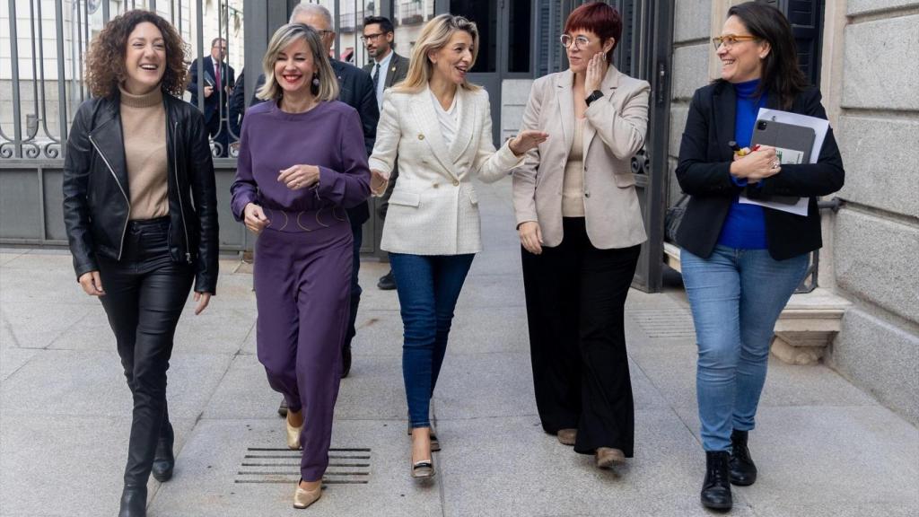 Yolanda Díaz, junto a diputadas de Compromís y Sumar. Eduardo Parra / Europa Press