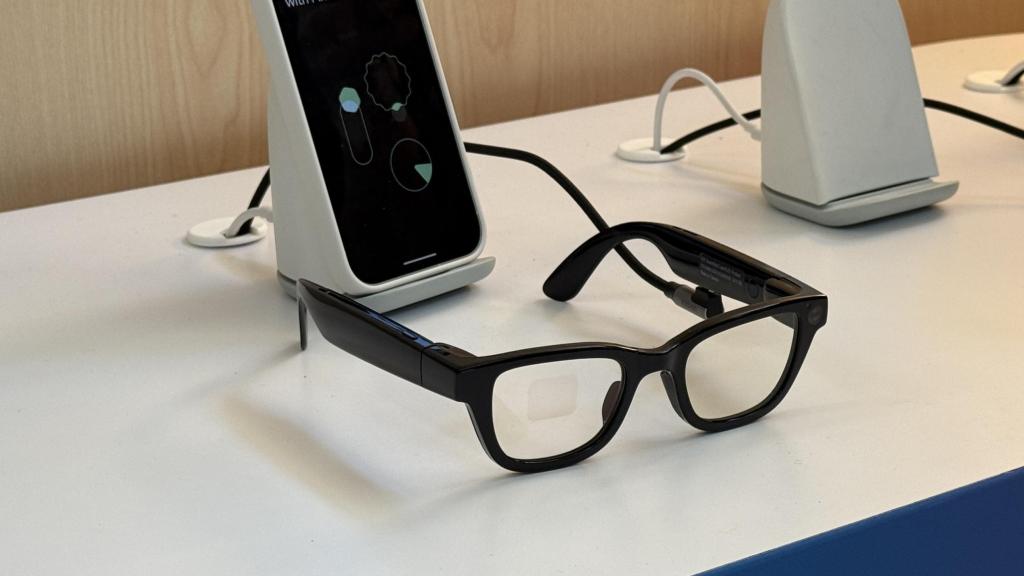 Las gafas de Google cargando la batería.