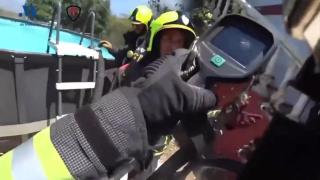 Vídeo del rescate de un perro en el interior de una casa incendiada en Coín.