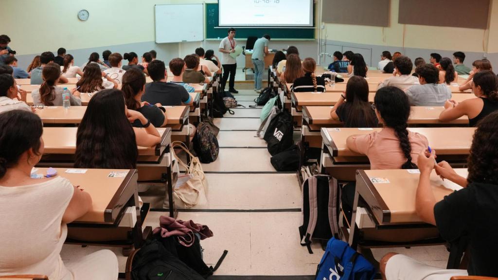 Imágenes de la primera jornada de la PAU en la Facultad de Medicina de Sevilla.
