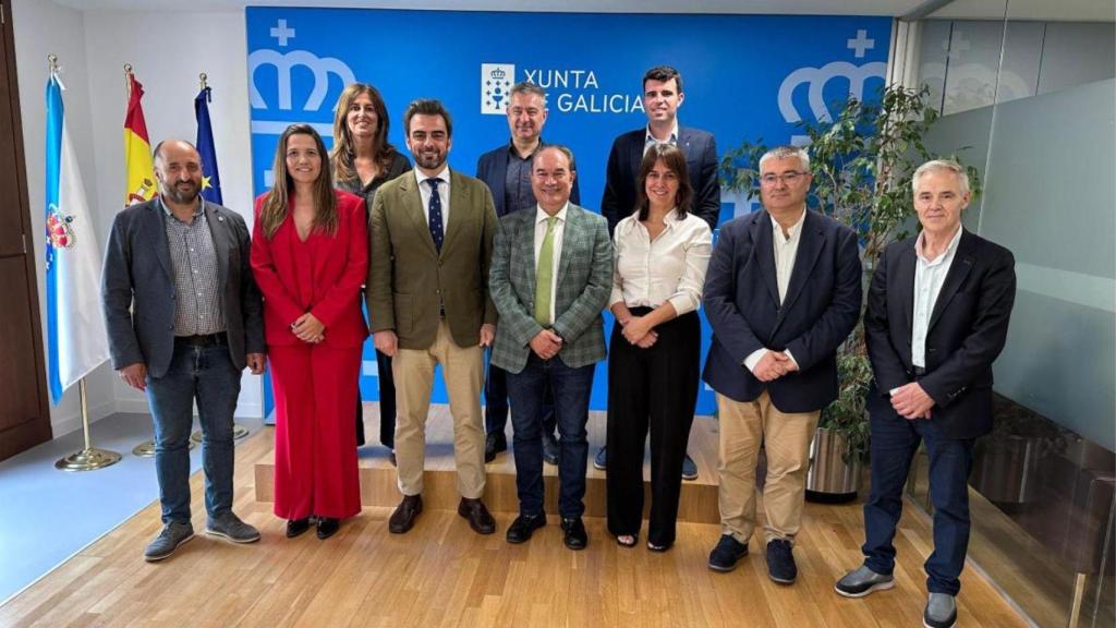 La Xunta aborda con la Mancomunidad del Deza la incorporación de cuatro municipios.