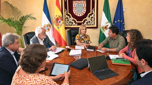 Reunión de trabajo en torno al proyecto de hub aeronáutico.