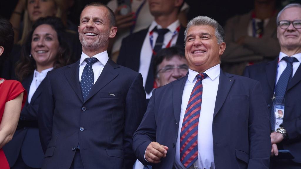 Aleksander Ceferin, presidente de la UEFA, junto a Joan Laporta