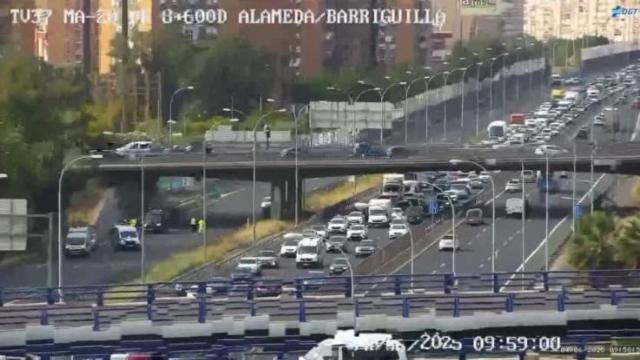 Imagen de la MA-20 y vista del ramal donde se ha producido el accidente.