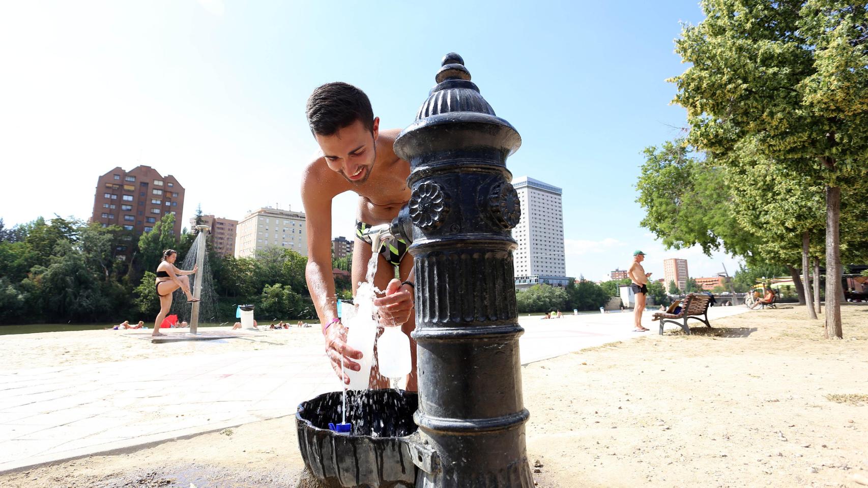 La Playa de las Moreras, en Valladolid, durante una ola de calor.
