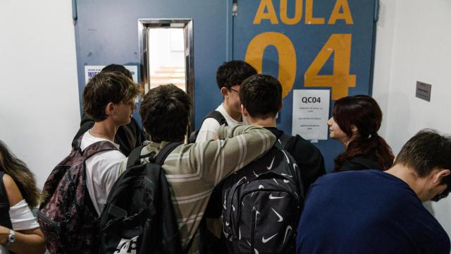 Alumnos de la Comunidad de Madrid esperando para realizar un examen de la PAU.