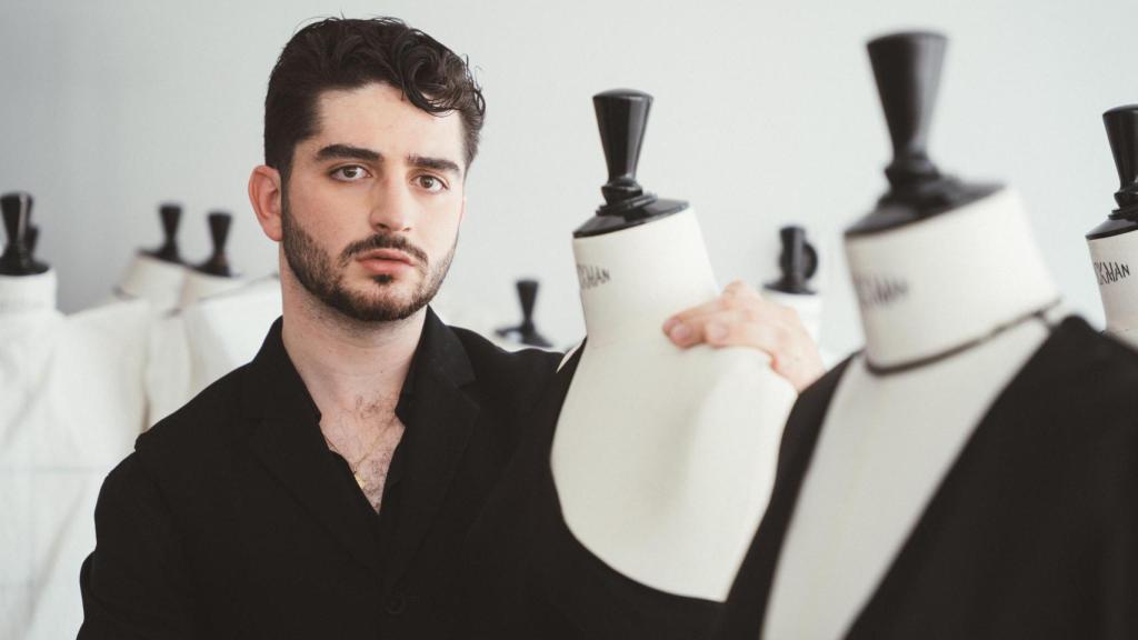 Vicente Martos, posando antes de la entrevista en uno de los espacios de UDIT.