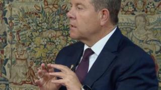 El presidente de Castilla-La Mancha, Emiliano García-Page, este miércoles durante la entrevista con el medio '65ymás'.