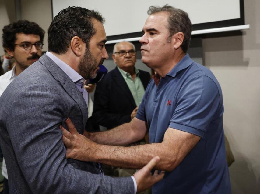 Pérez Dolset, el empresario fontanero, empuja a Víctor de Aldama.