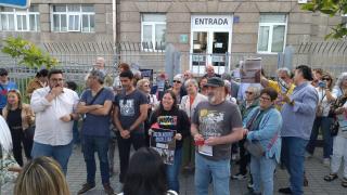 Concentración de usuarios afectados por el cierre de instalaciones deportivas municipales en Vigo