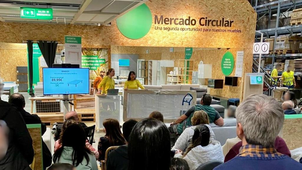 Subasta Ikea en Puerto Venecia.