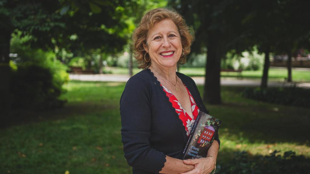 Berna González Harbour en un posado de la entrevista.