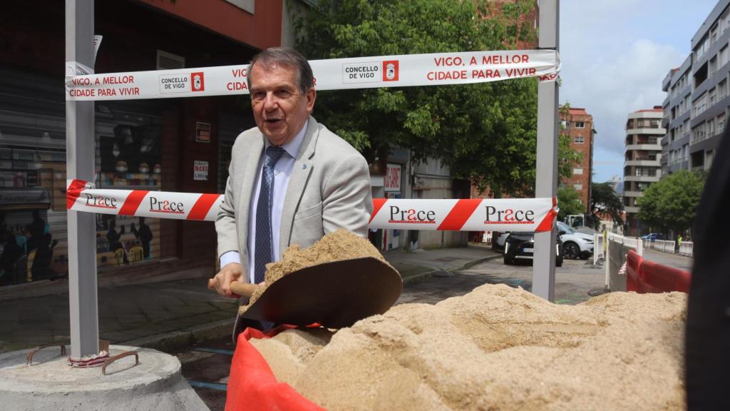 Arranca en Vigo la humanización de la calle Pintor Lugrís, que contará con rampas mecánicas