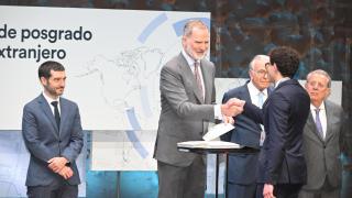 El rey Felipe VI, durante la entrega de las becas de la Fundación la Caixa en el CaixaForum Madrid, este miércoles.