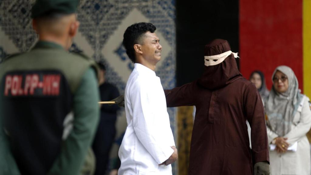 Otro de los jóvenes castigados en la provincia indonesia de Aceh.