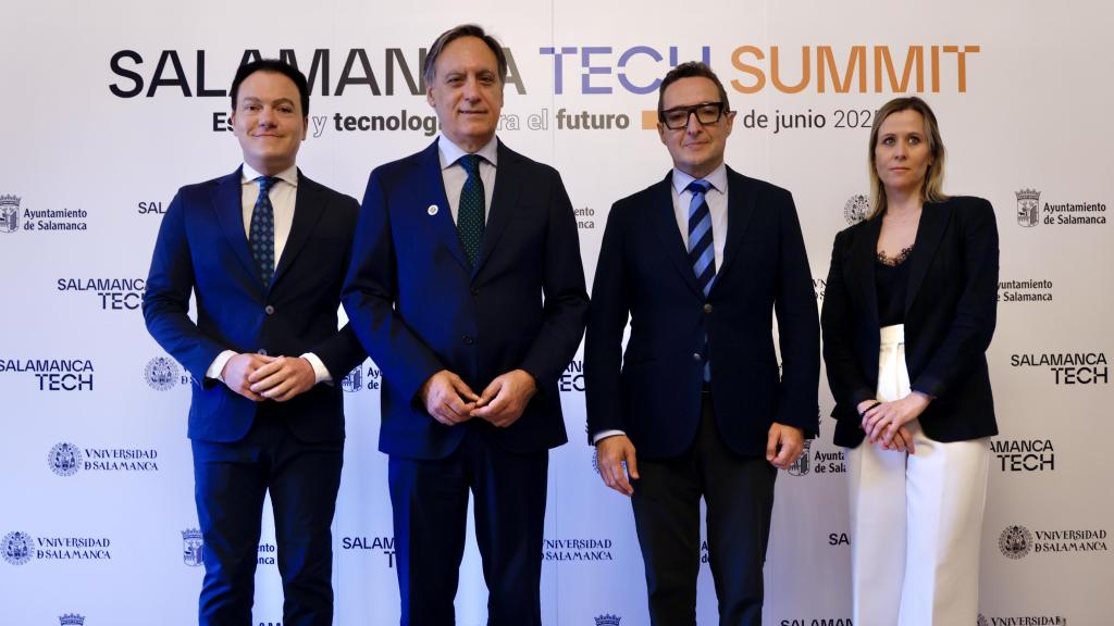 El alcalde de Salamanca, Carlos García Carbayo, y el rector de la Universidad de Salamanca, Juan Manuel Corchado, presentan una nueva edición de Salamanca Tech Summit.
