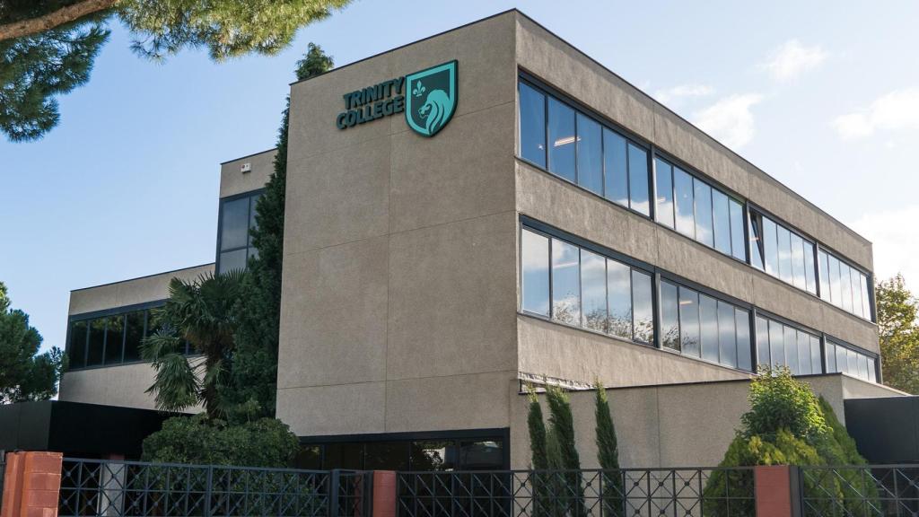 Fachada del Trinity College Liceo Serrano.