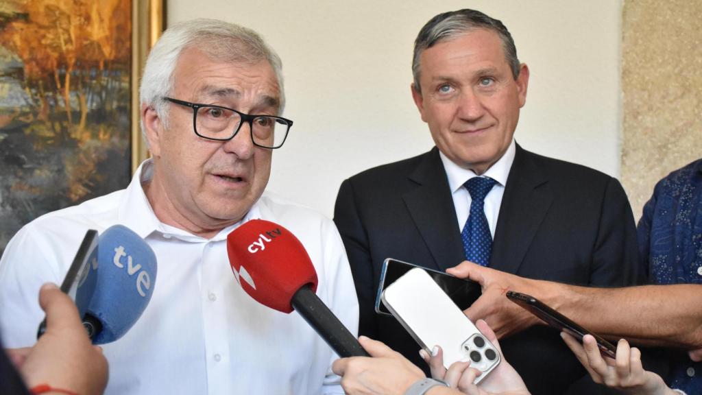 El alcalde de Puebla de Sanabria, José Fernández; y el presidente de la Diputación de Zamora, Javier Faúndez