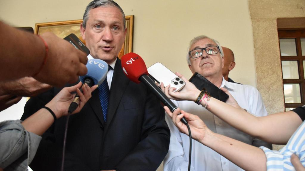 El alcalde de Puebla de Sanabria, José Fernández; y el presidente de la Diputación de Zamora, Javier Faúndez