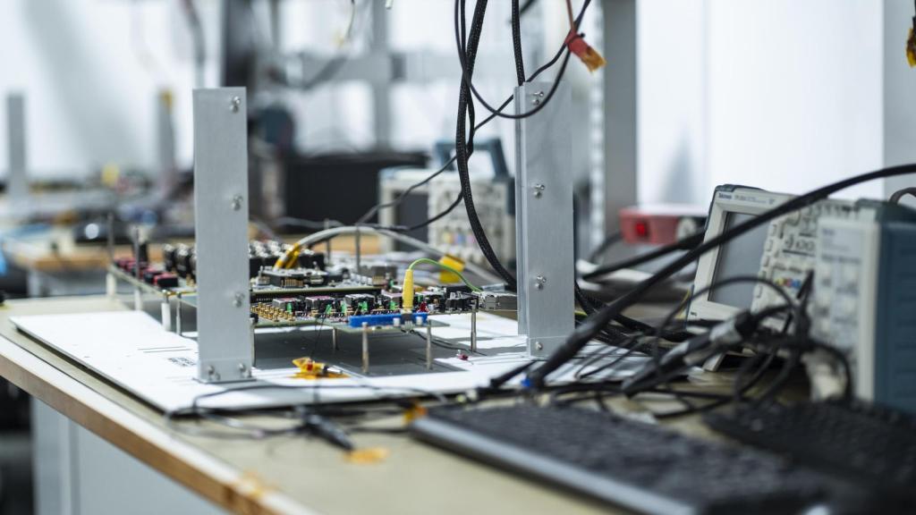 Unidades de electrónica espacial en Airbus Crisa